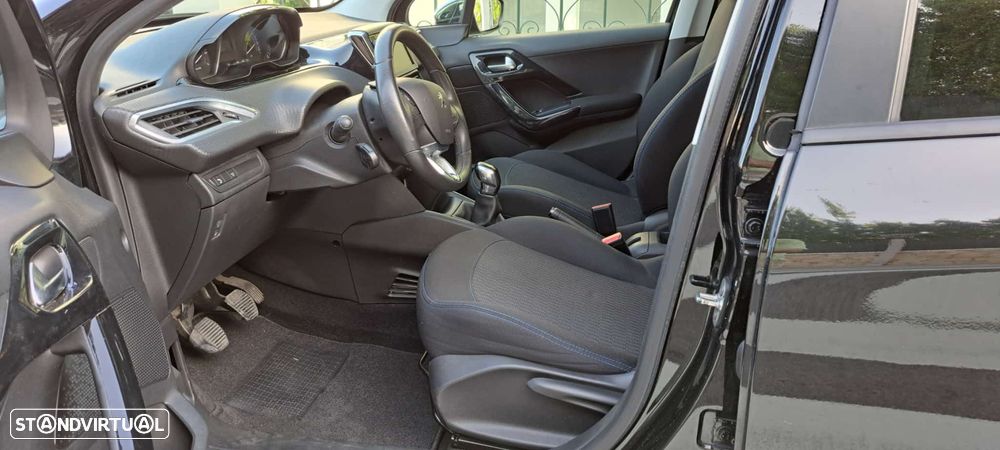 Peugeot 208 1.2 PureTech Signature - 8