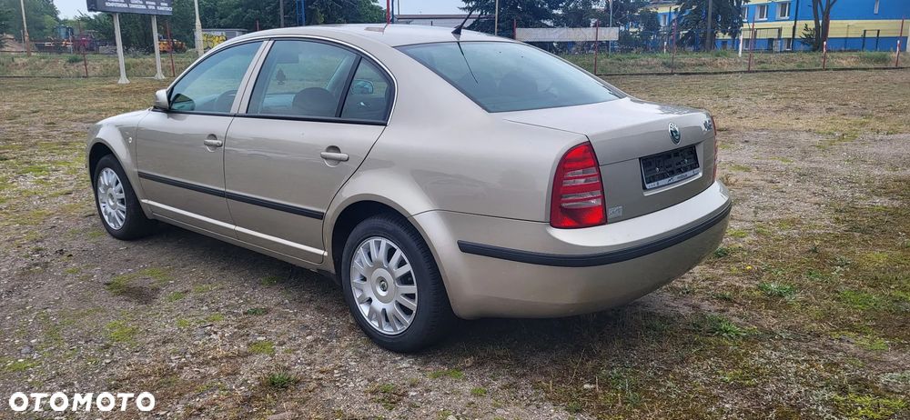 Skoda Superb 1.8 Turbo Comfort - 5