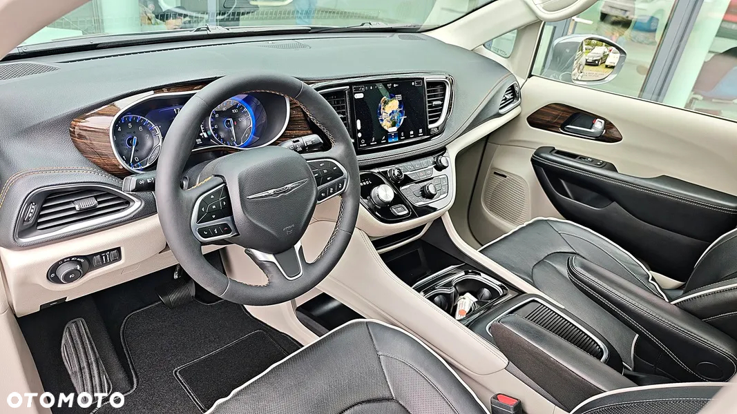 Chrysler Pacifica - 12