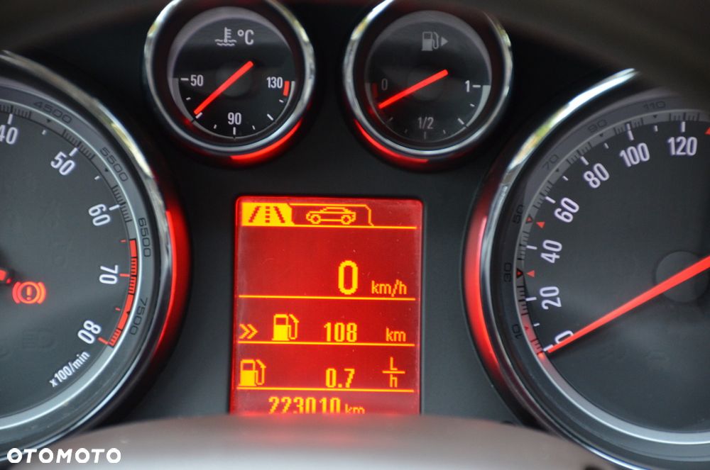 Opel Insignia - 32
