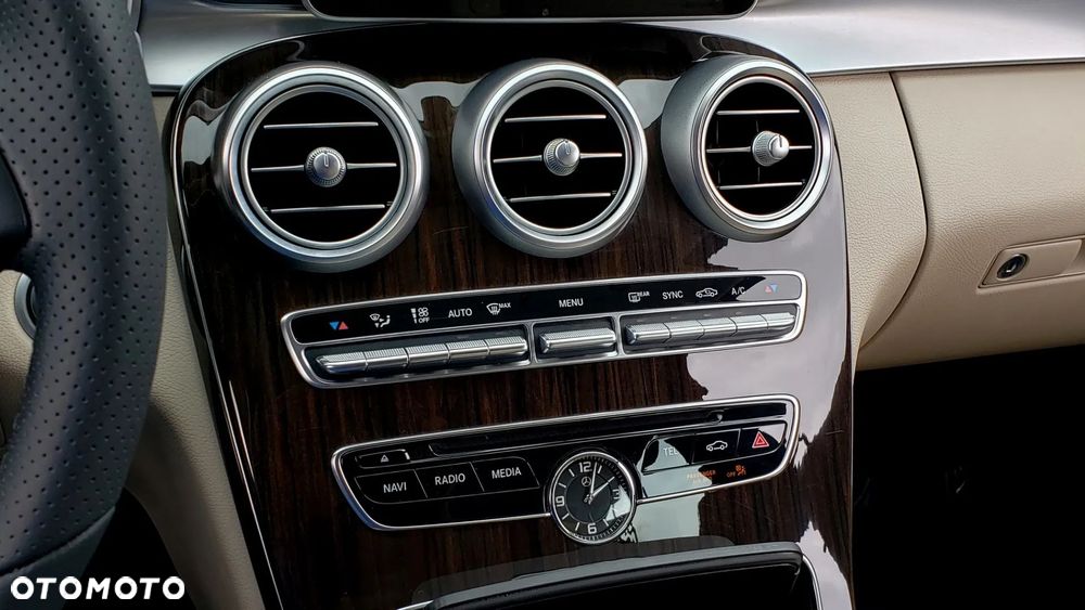 Mercedes-Benz Klasa C 300 9G-TRONIC AMG Line - 14