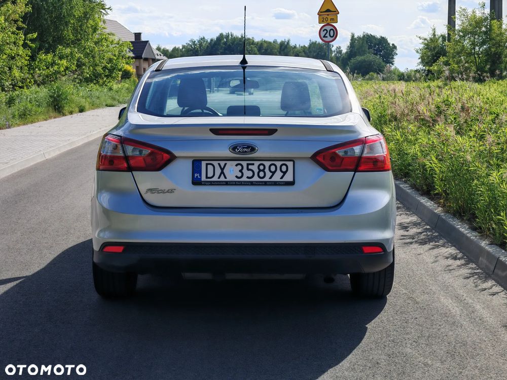 Ford Focus 1.6 Ambiente - 4