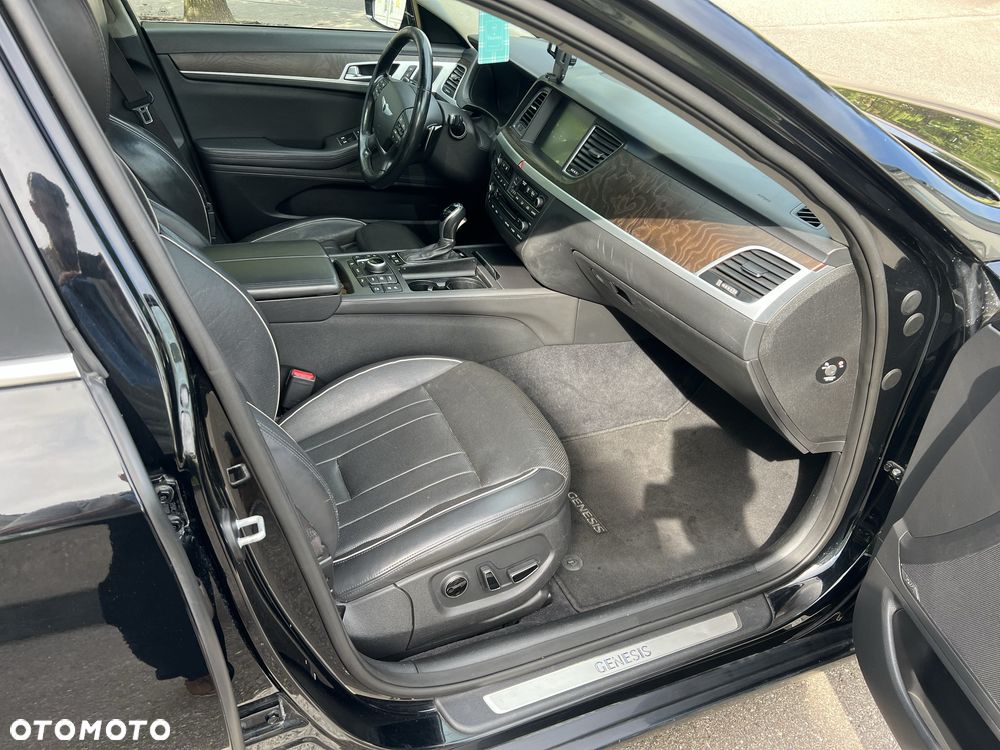 Hyundai Genesis - 8