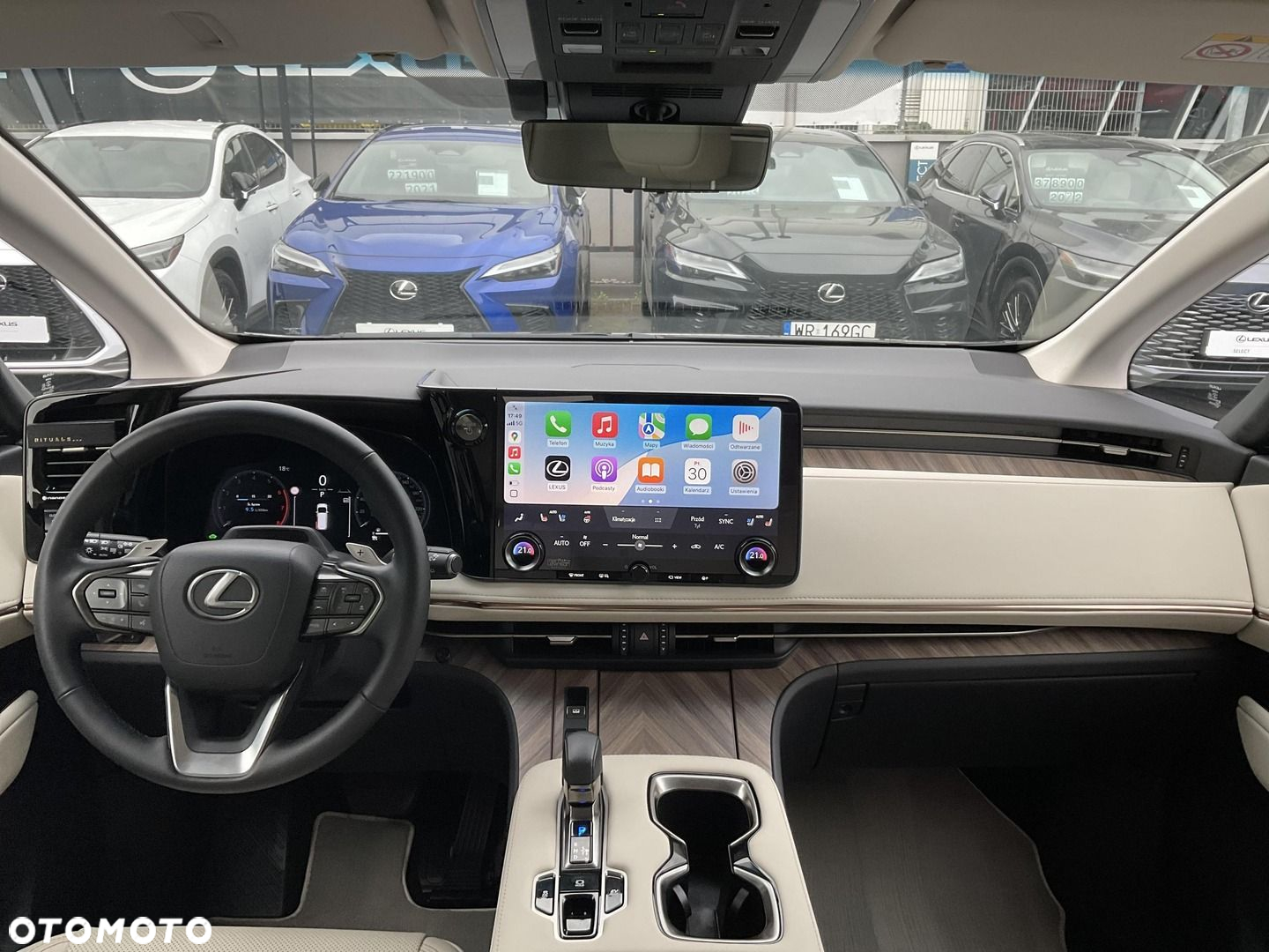 Lexus LM - 9
