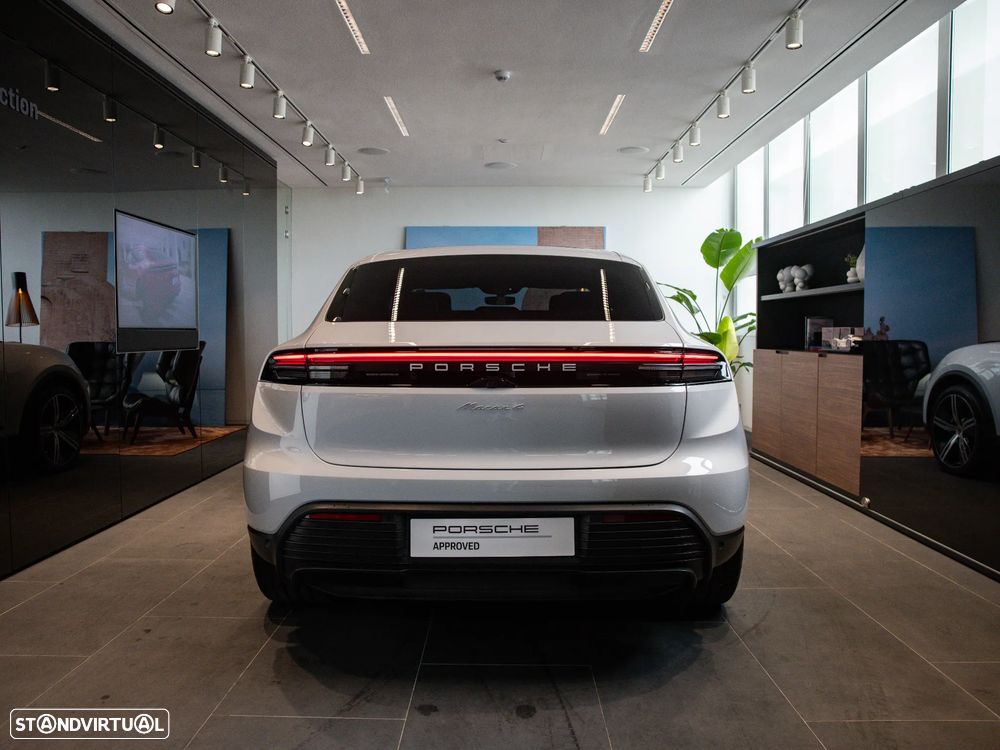 Porsche Macan Electric 4 - 11