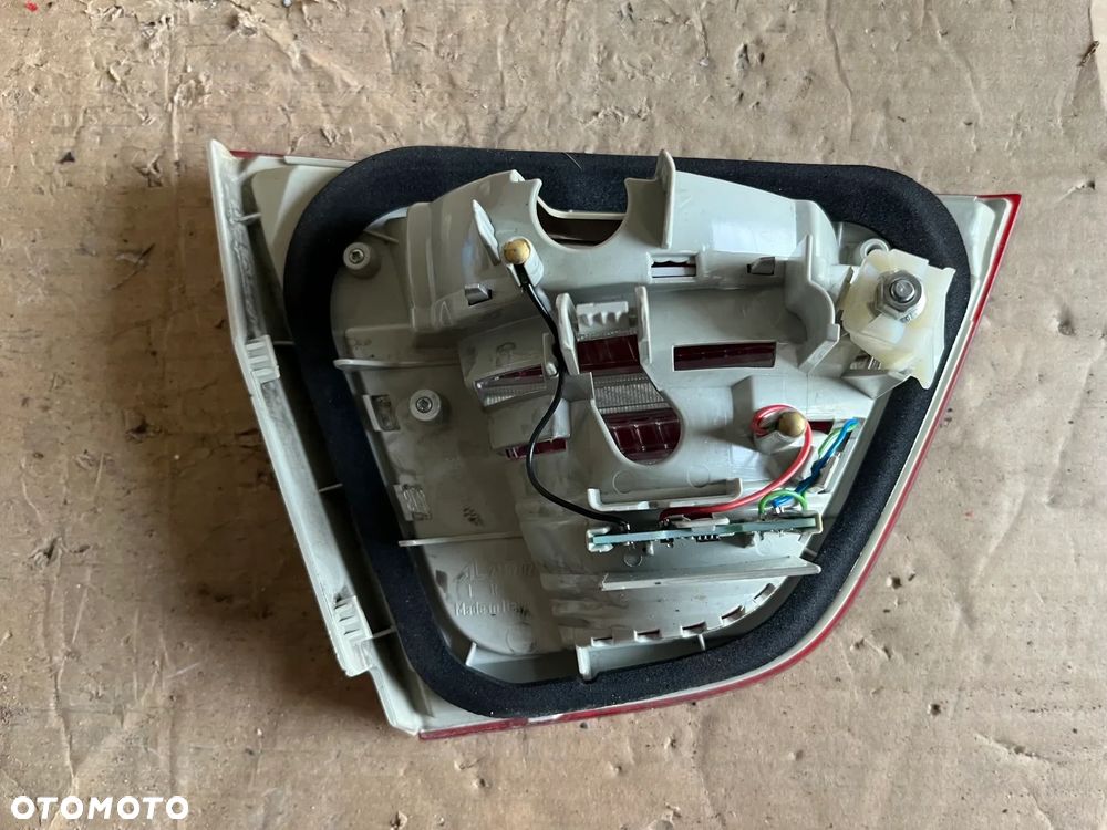 LAMPA BMW 3 E90 PRAWY TYŁ EUROPA LIFT W KLAPĘ 4871734 - 3