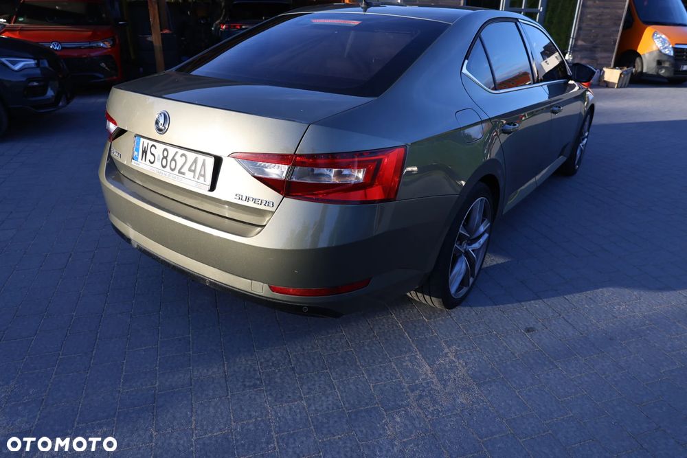 Skoda Superb 2.0 TDI Sportline DSG - 11
