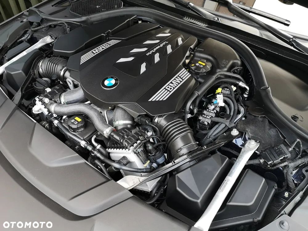 BMW Seria 7 750i xDrive sport - 37