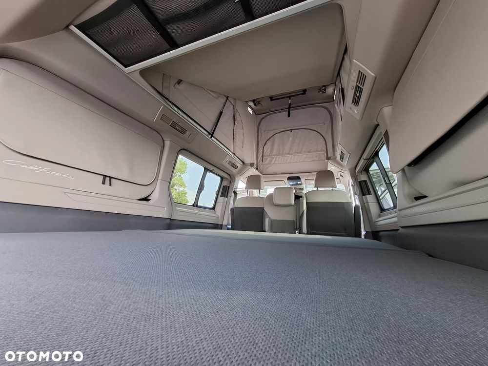 Volkswagen California Beach Camper - 11