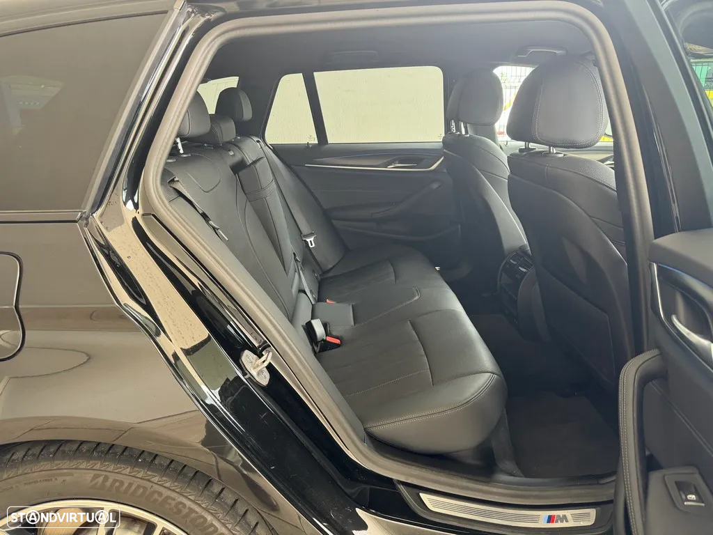 BMW 530 e Pack Desportivo M - 24