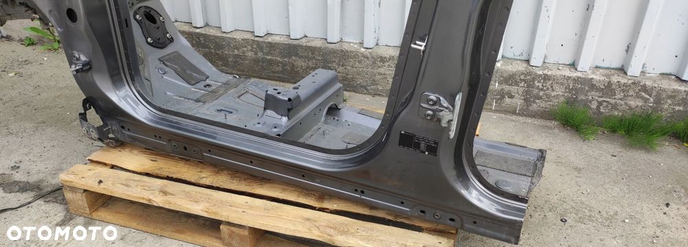 ćwiartka podłużnica lewa przednia słupek a b LAND ROVER DISCOVERY SPORT 550 - 4