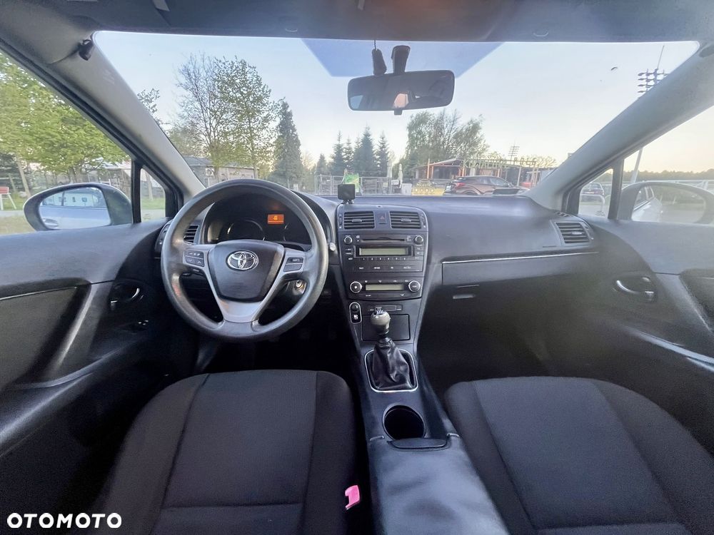 Toyota Avensis 1.8 Sol - 10