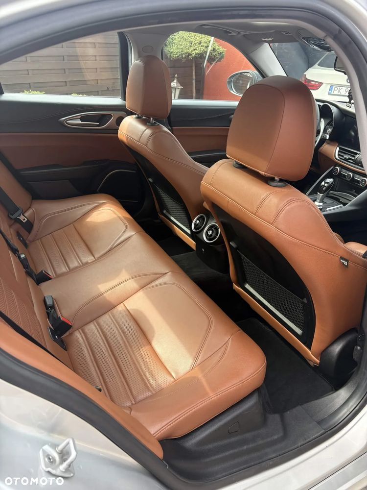 Alfa Romeo Giulia 2.0 Turbo 16V AT8-Q4 Veloce Ti - 11