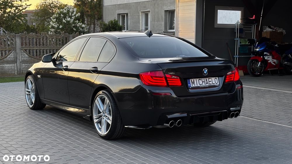 BMW Seria 5 550i - 23