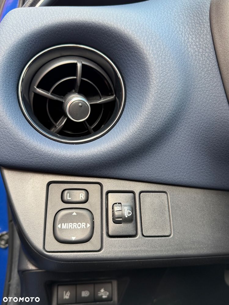 Toyota Yaris Hybrid 100 Selection - 29