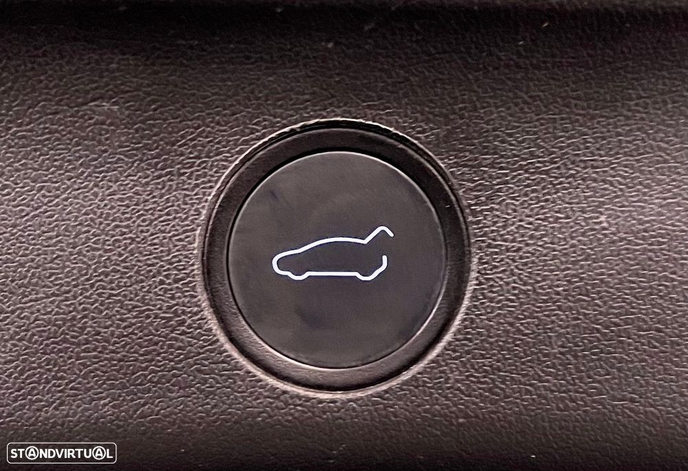 Tesla Model Y Long Range Dual Motor AWD - 39