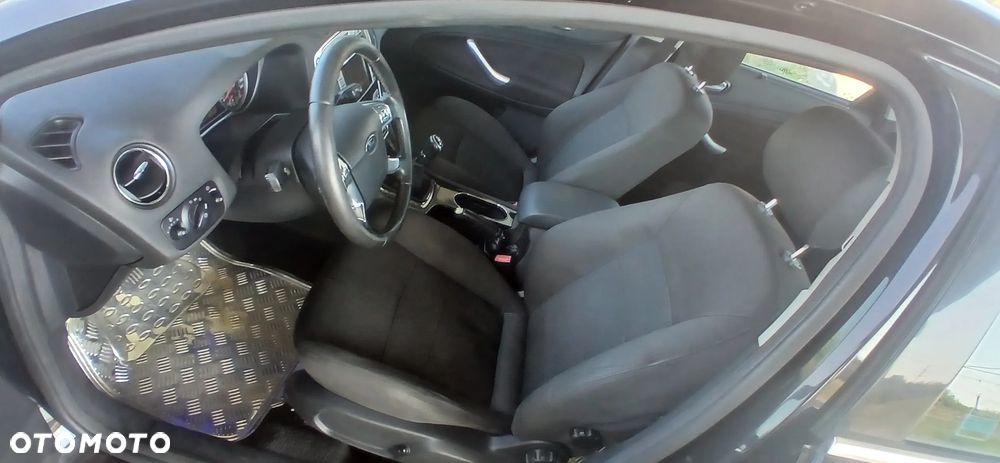Ford Mondeo 1.8 Ambiente - 16