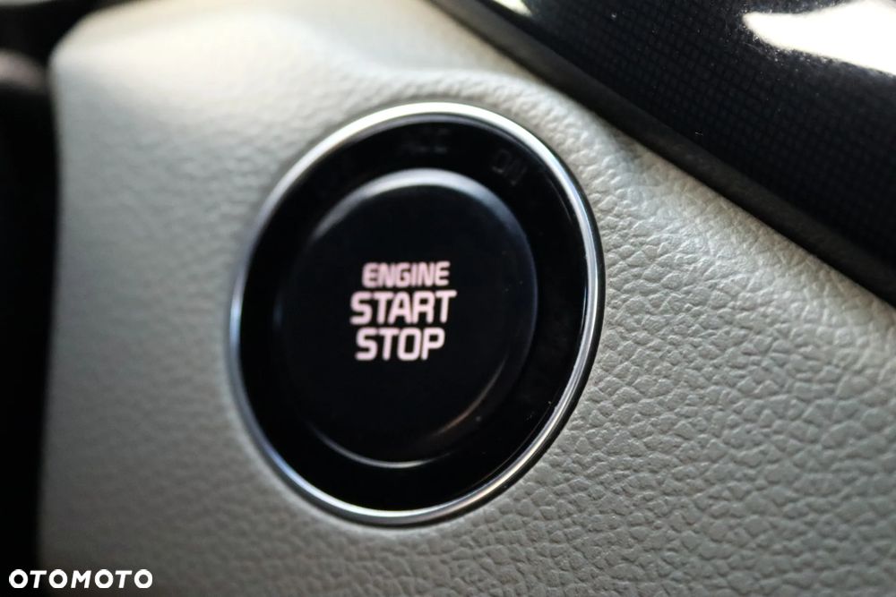 Kia Carens 1.7 CRDi L 7os - 35