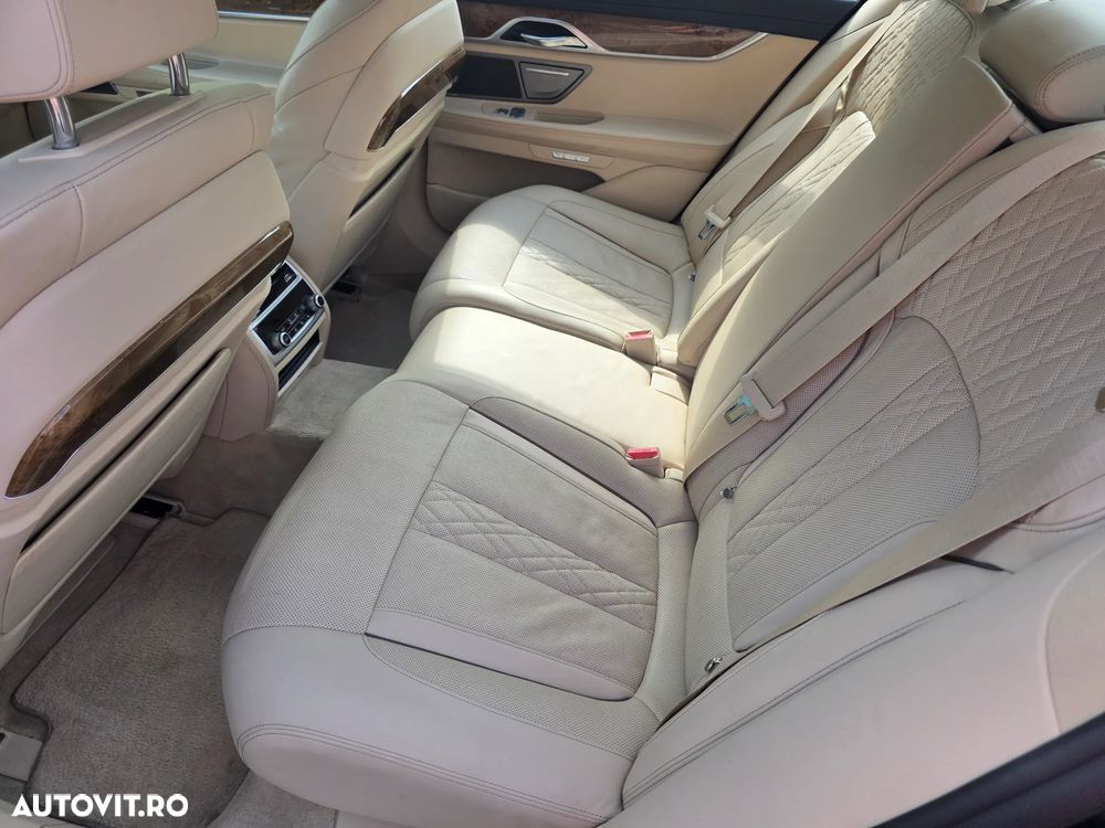 BMW Seria 7 740e iPerformance - 12