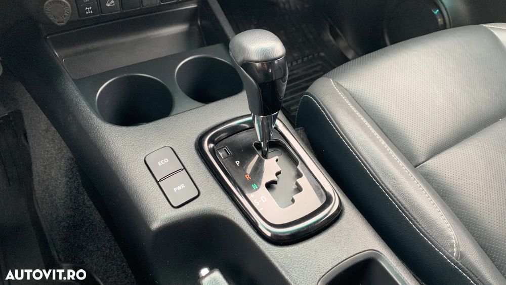 Toyota Hilux 2.8D 204CP 4x4 Double Cab AT Invincible Color Edition - 16