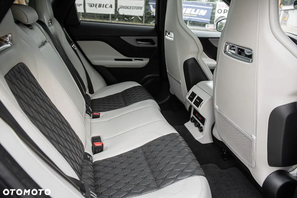 Jaguar F-Pace 5.0 V8 P550 AWD SVR - 36