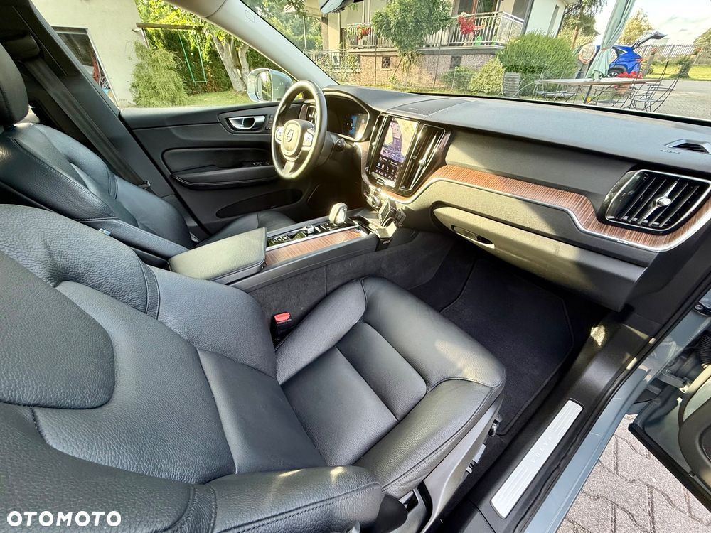 Volvo XC 60 B5 B AWD Momentum Pro - 18