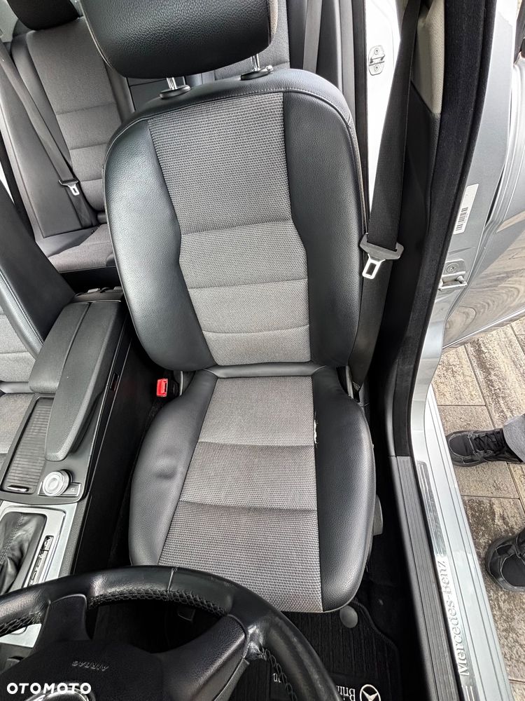 Mercedes-Benz Klasa C 180 CGI Automatik BlueEFFICIENCY Avantgarde - 22