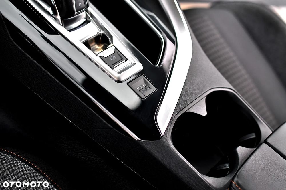 Peugeot 3008 1.2 PureTech Allure S&S EAT8 - 33