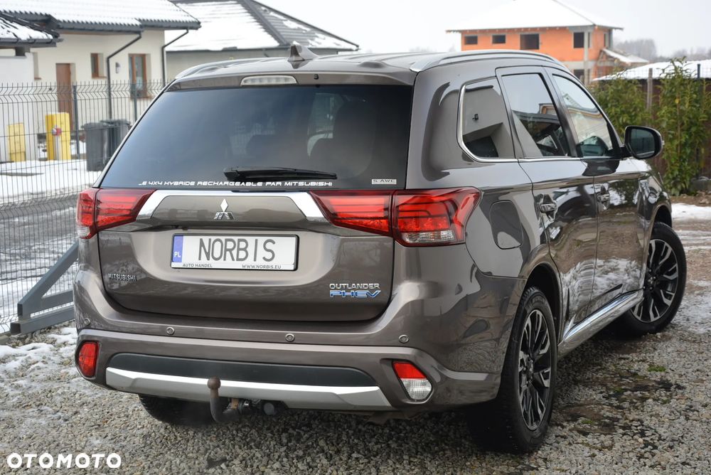 Mitsubishi Outlander 2.0 4WD Top - 18