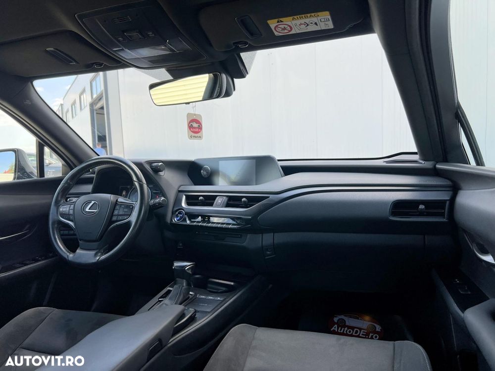 Lexus UX - 7