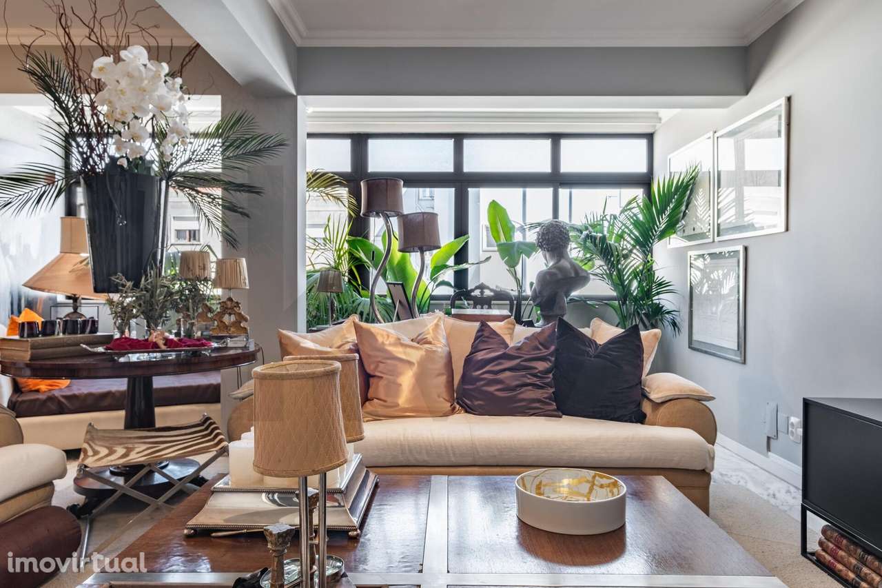 Viver com Charme no Coração de Campo de Ourique – T3 com Garagem junto - Grande imagem: 3/29