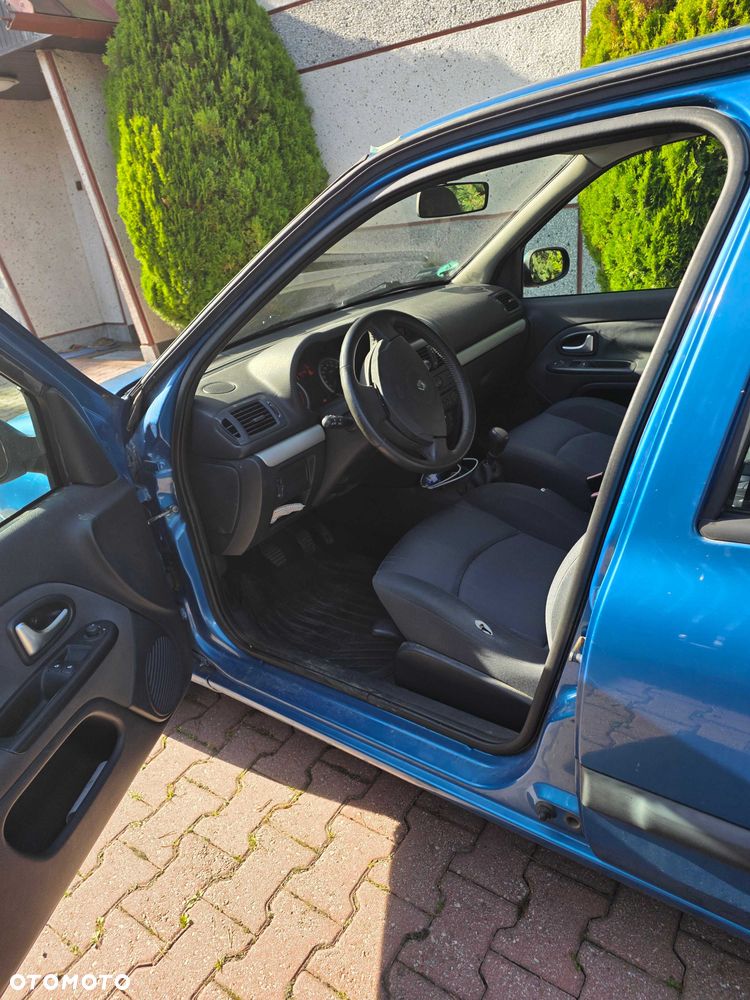 Renault Clio - 10