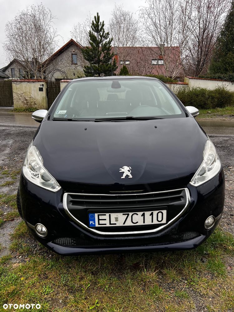 Peugeot 208 - 1