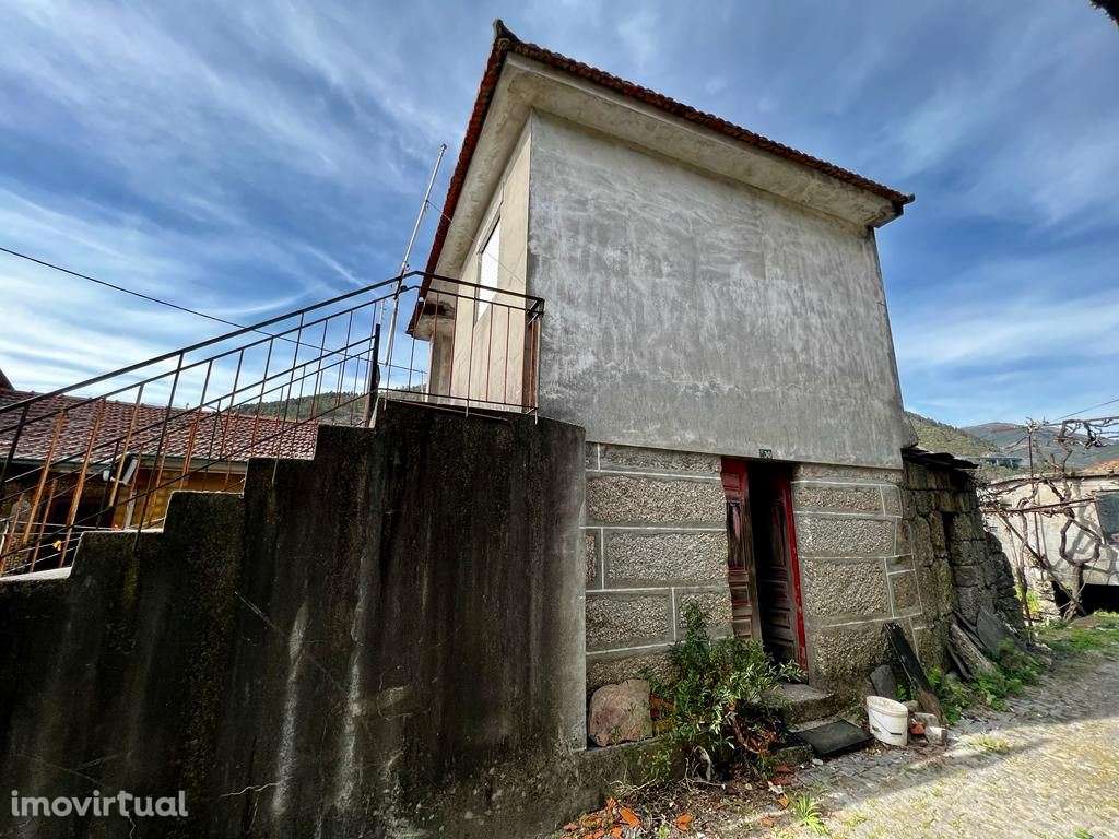 Moradia para restauro situada em Ansiães - Grande imagem: 3/12