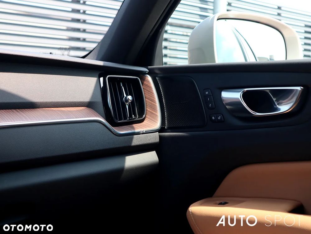Volvo XC 60 B4 B Plus Bright - 33