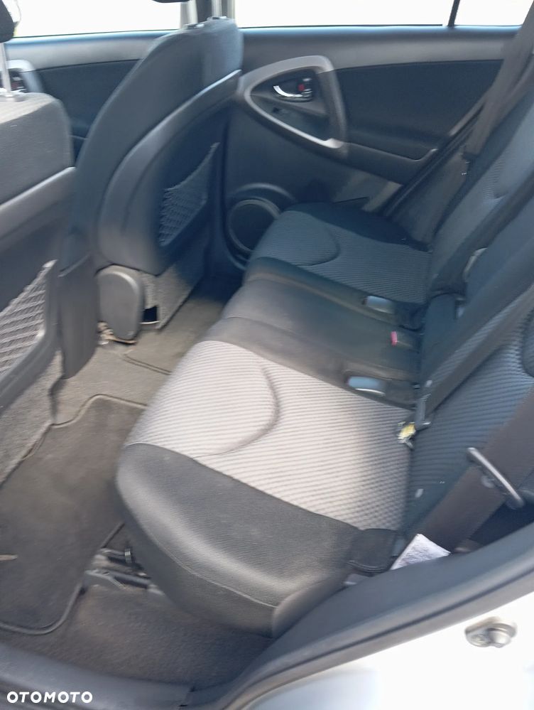 Toyota RAV4 2.0 VVT-i Luna - 8