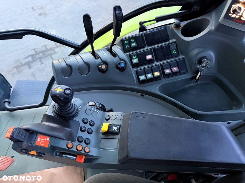 Claas Arion 520 - 32