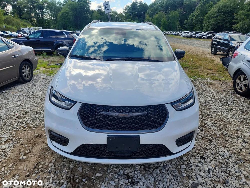 Chrysler Pacifica - 5