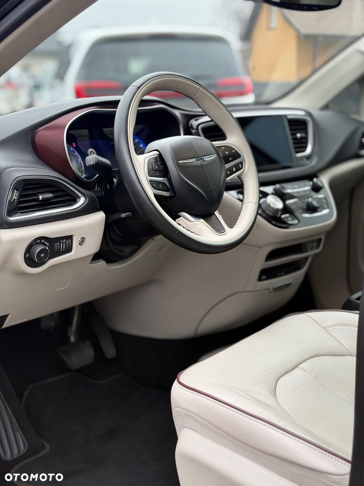 Chrysler Pacifica - 28