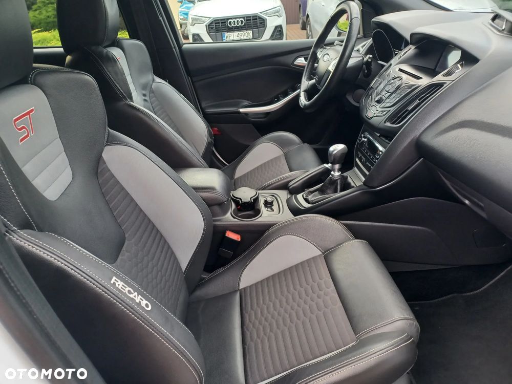 Ford Focus 2.0 EcoBoost ST mit Leder-Sport-Paket - 8
