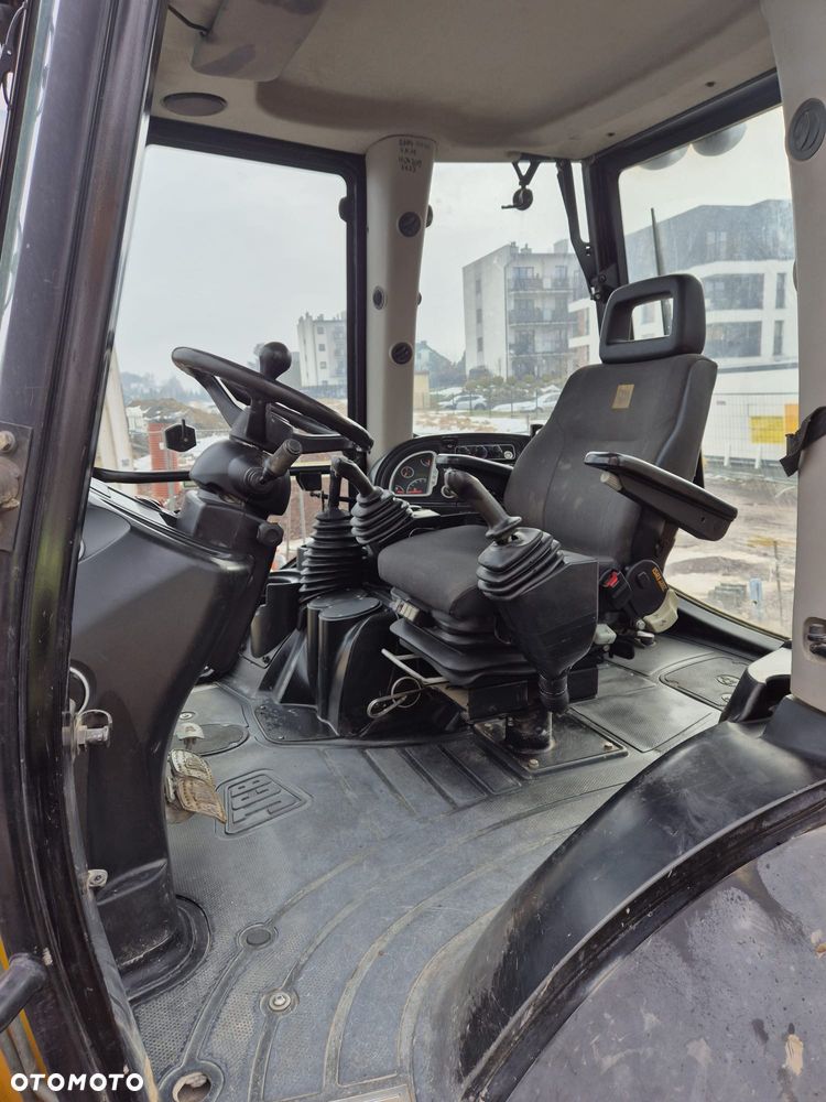JCB 3CX - 8
