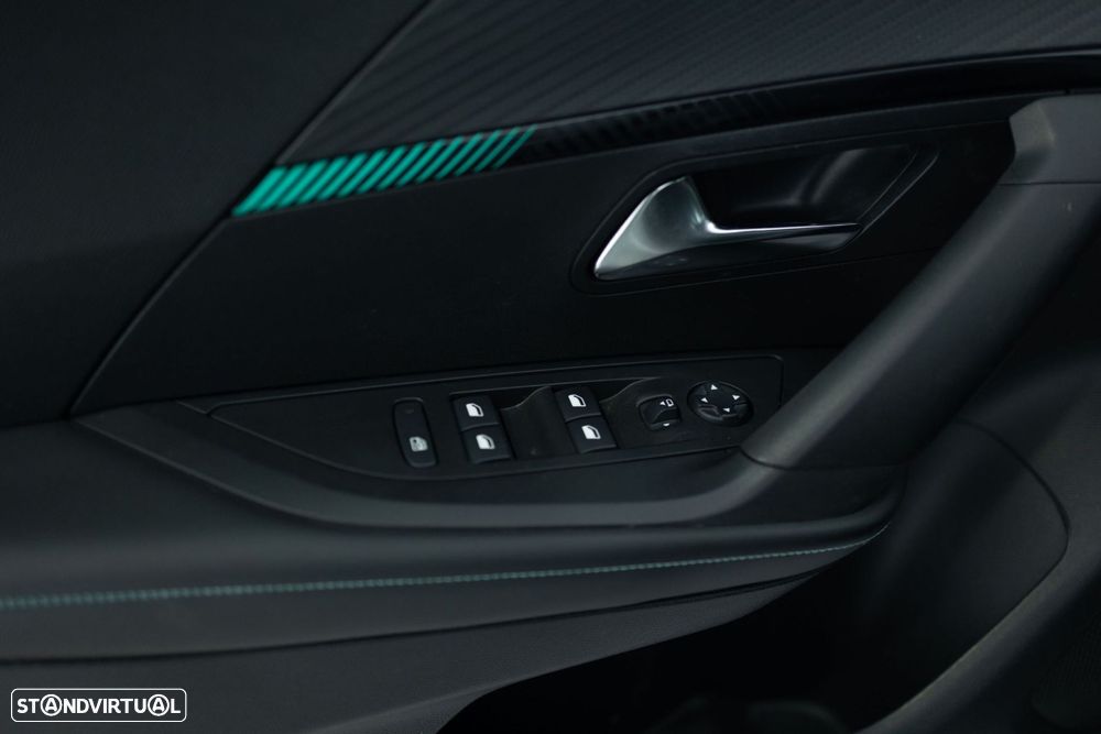 Peugeot 2008 1.2 PureTech Allure EAT8 - 45