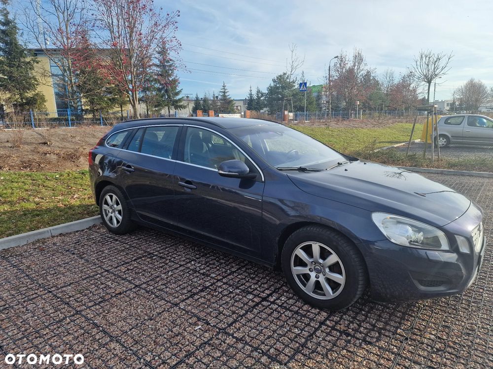Volvo V60 D5 AWD Momentum - 4