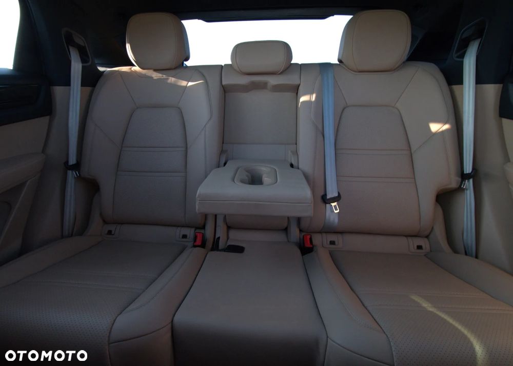 Porsche Cayenne Platinum Edition - 36