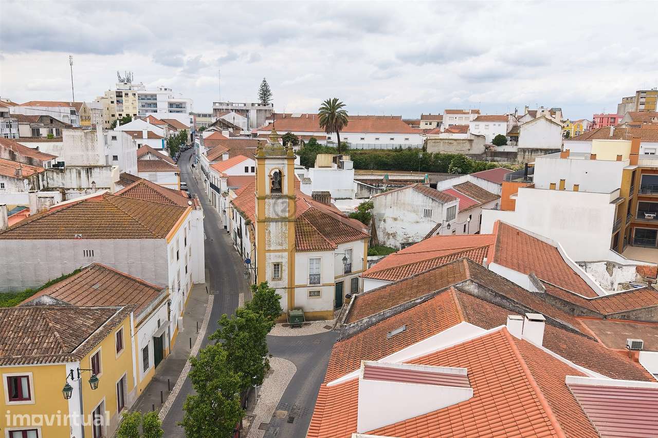 Imóvel para Remodelação total no centro Histórico do Cartaxo - Grande imagem: 3/26