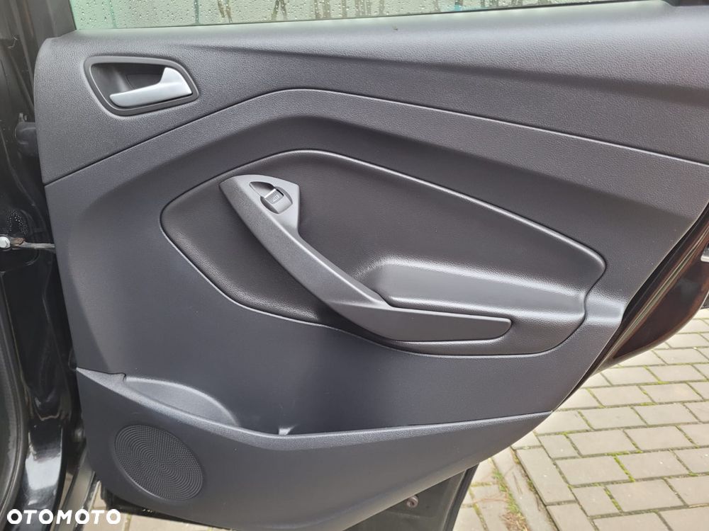 Ford Kuga 2.0 TDCi 2x4 Titanium - 16