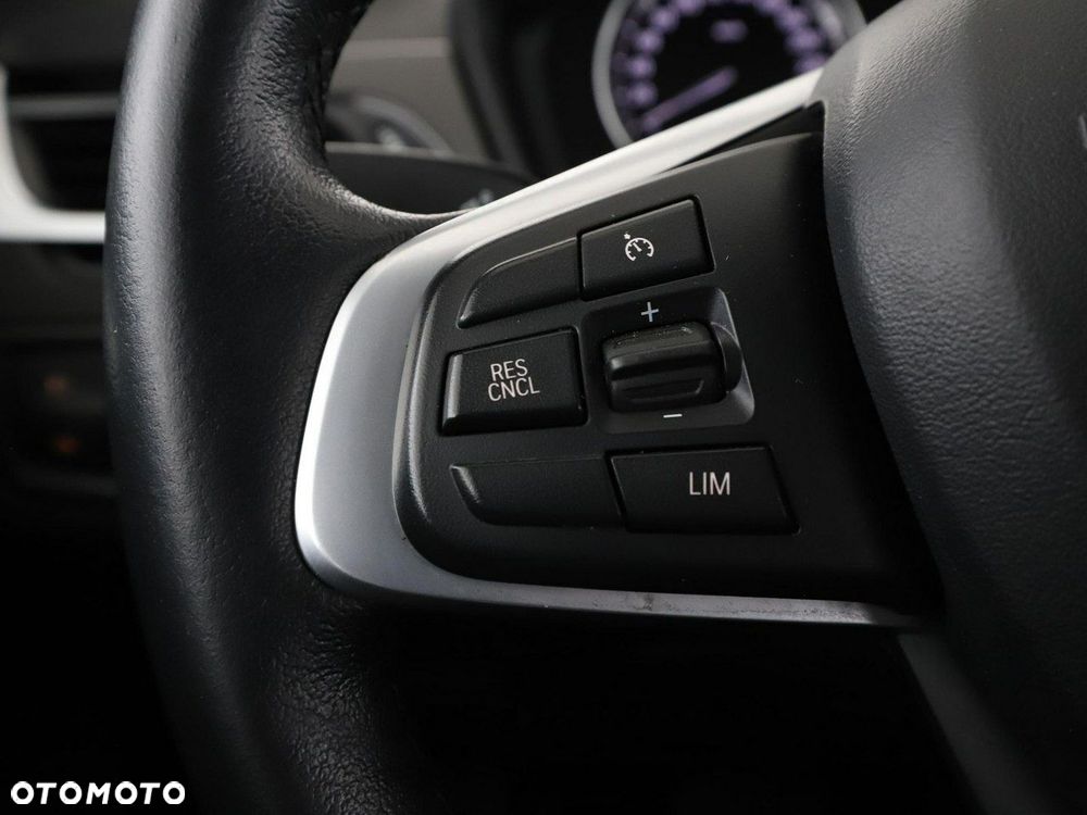 BMW X1 sDrive18d xLine - 32