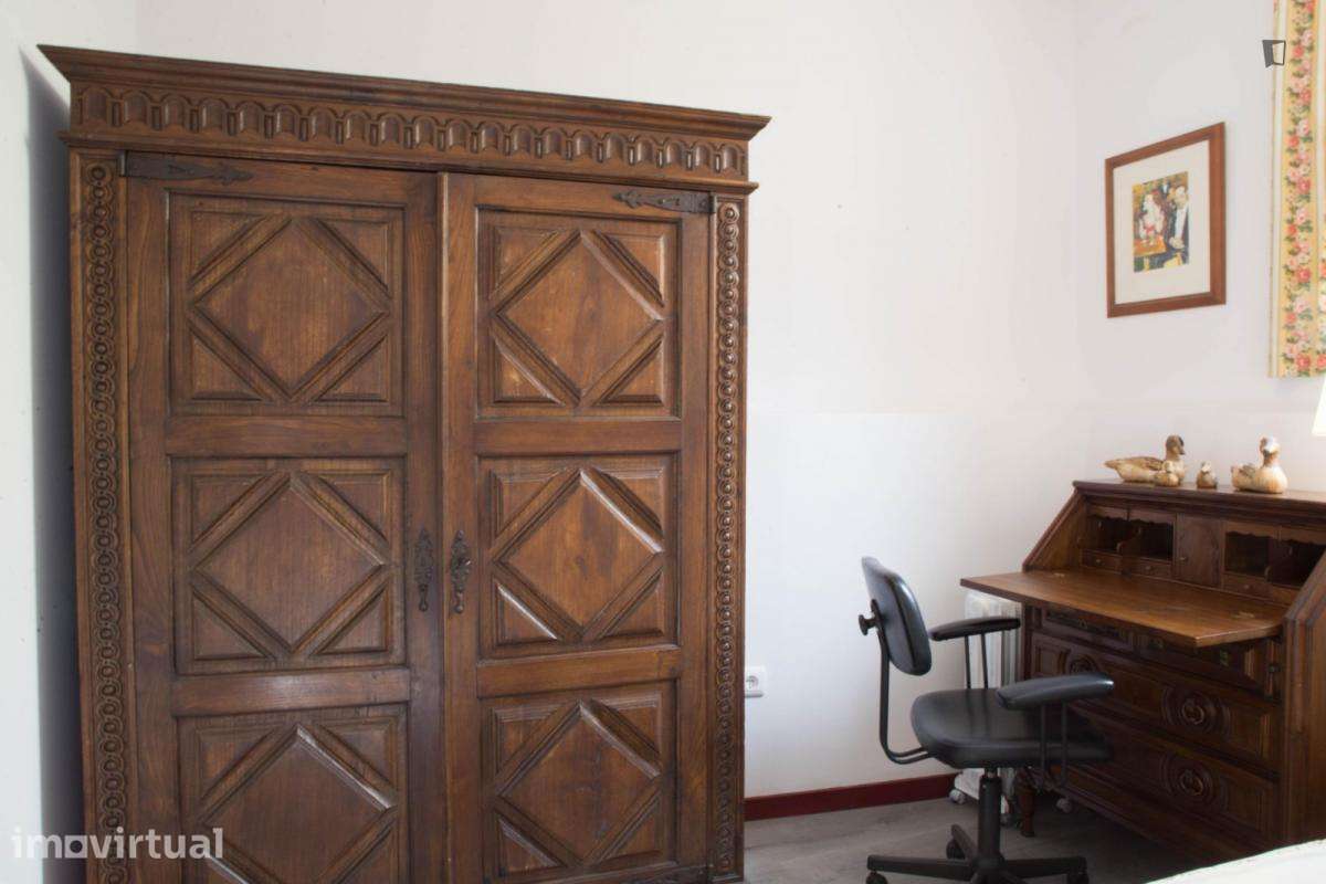 Quarto - localizado em Paranhos Porto - Grande imagem: 5/17