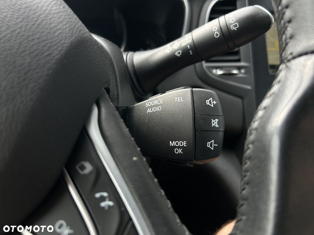Renault Megane TCe 140 GPF EDC ZEN - 33