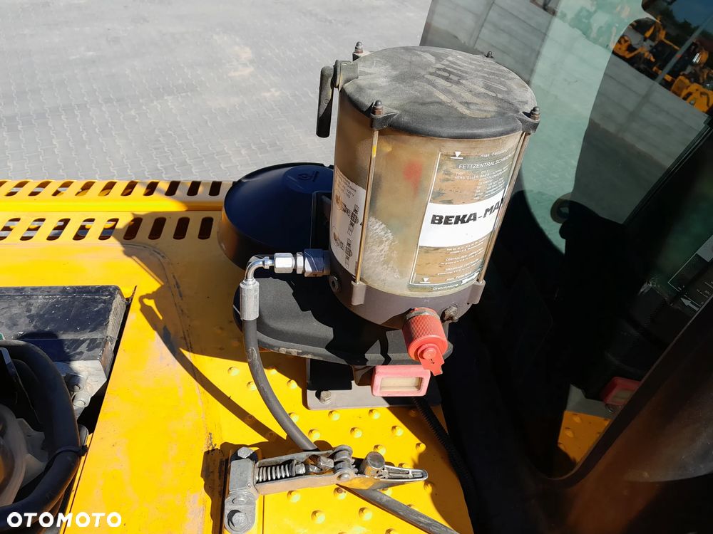 JCB JS 145 W - 23